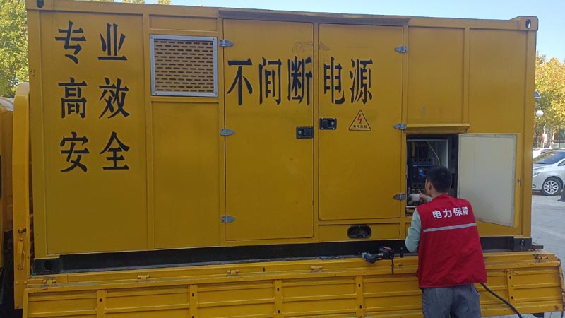米脂柴油发电机组和UPS电源配合使用时，如何避免切换过程中的电力中断？